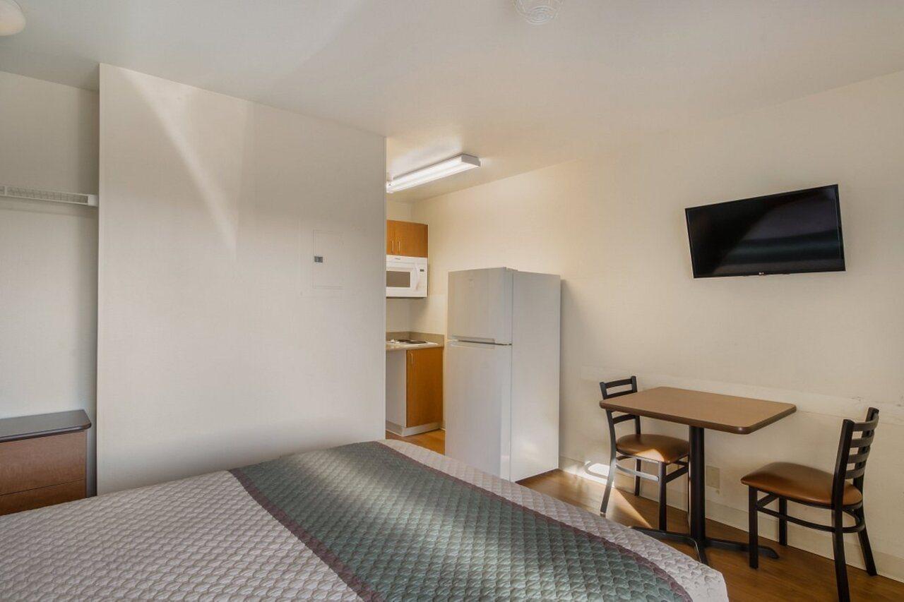 Hometowne Studios By Red Roof Denver - Airport/Аурора Екстериор снимка